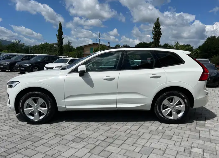 Left hand drive VOLVO XC 60 2.0 b4 Momentum